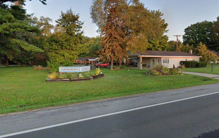 Karo-Lar Motel (Elk Rapids Lakeshore Inn) - 2019 Street View